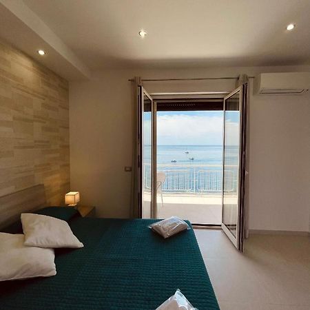 Baia di Atlantide Apartment Taormina Bagian luar foto