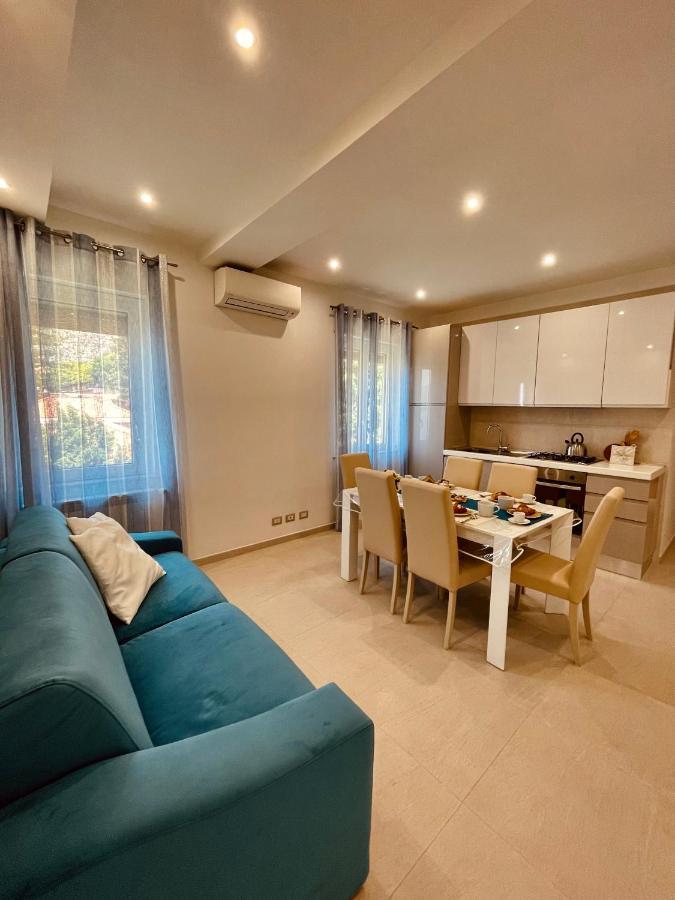 Baia di Atlantide Apartment Taormina Bagian luar foto