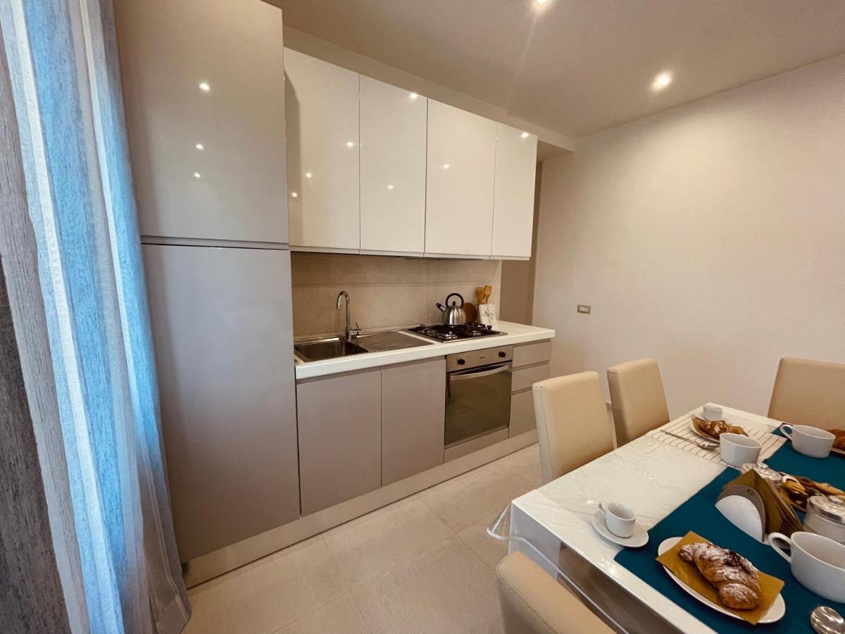 Baia di Atlantide Apartment Taormina Bagian luar foto
