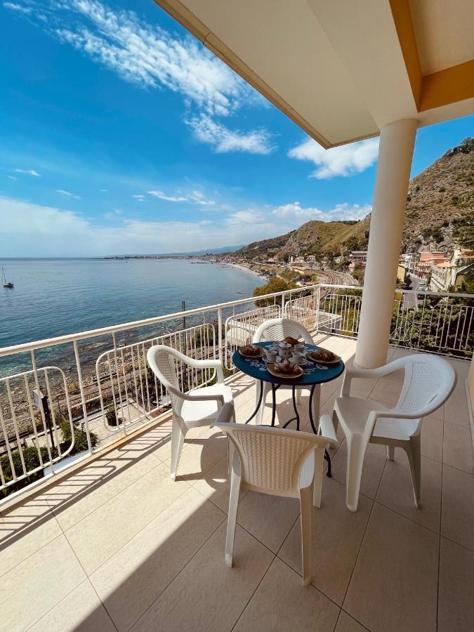 Baia di Atlantide Apartment Taormina Bagian luar foto