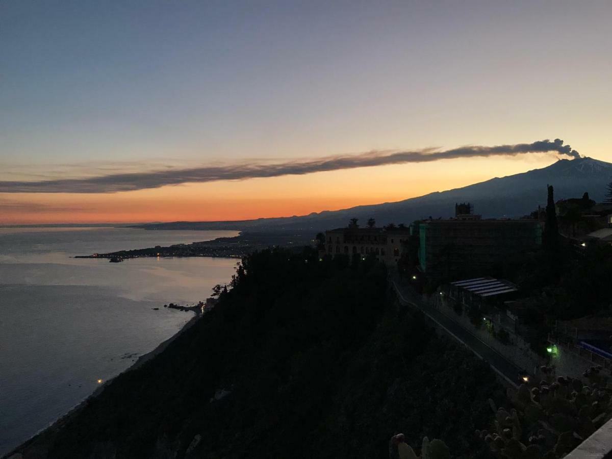 Baia di Atlantide Apartment Taormina Bagian luar foto