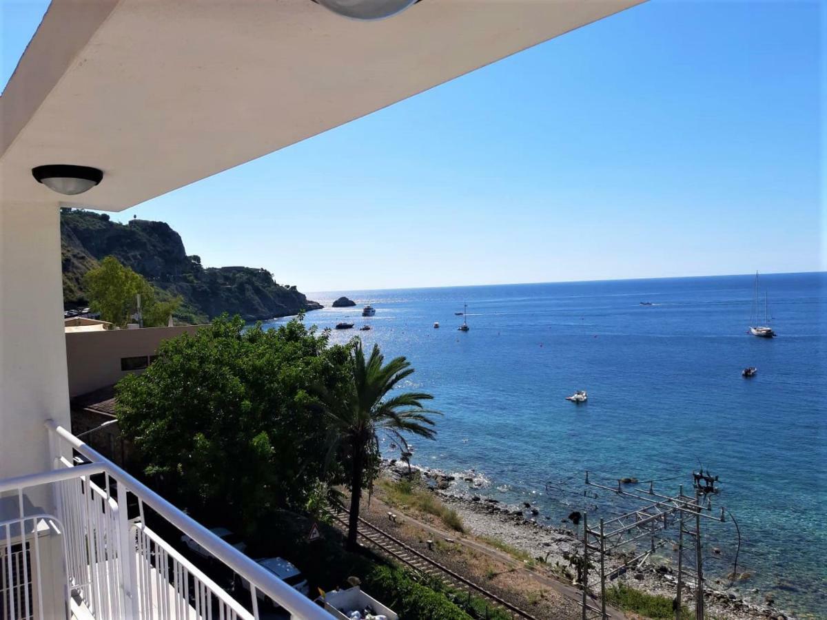 Baia di Atlantide Apartment Taormina Bagian luar foto